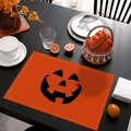 Sottopiatto di Halloween con zucca arancione su un tavolo di legno scuro - Cotone lino