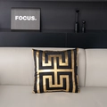 Fodera per cuscino in velluto nero di lusso con motivo geometrico oro per divano moderno - Nero Oro Bronzatura Greca (TZY4-5)