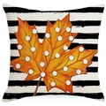 Quadratischer Kissenbezug mit orangefarbenem Ahornblatt auf schwarz-weiß gestreiftem Grund - 45x45CM Einseitig Leinen / Oranges Ahornblatt Gestreifter Stil (ALD5-1)