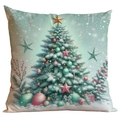 Muntgroene kerstkussensloop met versierde boom en cadeaus op witte achtergrond - Kerstboom Stijl (crd511-1)