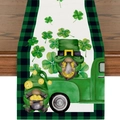 Chemin de table Saint-Patrick avec trèfles, camion vert et gnomes porte-bonheur - 33*183cm / Fond Blanc Vert Forêt Motif Camion Vert Gnome (ZQT03-2)