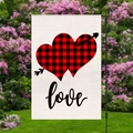 Bandiera da giardino di San Valentino in lino con cuori scozzesi e supporto in metallo - Stile Freccia Doppio Cuore (HYQ73-5)