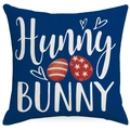 Marineblauwe linnen paaskussenhoes met Hunny Bunny tekst en feestelijk eierontwerp - Paasei Blauwe Achtergrond (DYM86-3)