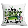 Dettaglio copricuscino One LUCKY Teacher con trifoglio e motivo matita verde design - Stile Leopardato Verde One Lucky Teacher (CDR97-35)