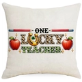 Housse de coussin en lin avec imprimé One Lucky Teacher et motifs de pommes et crayons - 45x45cm / Un Enseignant Chanceux (DYM98-12)