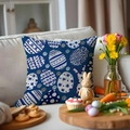 Paashaas en patroon eieren kussensloop van blauw linnen op een witte stoffen bank - 45x45cm Eén Kant (Zonder Kussen) / Eieren En Konijn (DYM221-4(3))