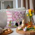 Oster-Kissenbezug mit rosa Streifen und Zwergenmotiv auf einem gemütlichen Sofa - 45*45cm Leinen Einseitig Ohne Kern / Hasenohr Zwerg Stil (DYM122-2 (1))