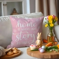Rosa Ostern Kissenbezug mit dekorativem Heimtext auf einem weißen Stoffsofa im Wohnzimmer - 45*45cm Leinen Einseitig Ohne Kern / Story Begins Stil (DYM122-2 (4))