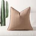 Funda de cojín de chenilla en espiga color marrón camello en sofá blanco - Caqui