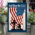Bandera de jardín God Bless the U.S.A con soldado arrodillado y diseño de bandera - Estilo Soldado Arrodillado Cruz(HYQ79-6)