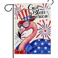 Bandera de jardín God Bless America con flamenco rosa, sombrero patriota y soporte de metal - Estilo Flamenco God Bless America(HYQ79-10)