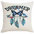 Detail van de kussensloop met vintage vlinderprint en de tekst dreamer erop - Dreamer Vlinder Stijl (DYM315-1)