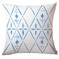Patrones geométricos azules pintados a mano en una funda de cojín de felpa - Acuarela Azul Y Blanca Geométrica Minimalista (CDR299-17)
