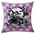 Fodera per cuscino di Halloween con strega e auto d'epoca su sfondo a quadri viola - Strega e Auto Retrò (DYM338-4) / 45*45cm (Senza Inserto)