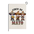 Bandiera da giardino Cinco de Mayo con tre gnomi e testo su supporto in metallo nero - Tre Gnomi di Festa (HYQ83-25)