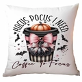Funda de cojín Halloween blanca con diseño Hocus Pocus café calabaza y lazo rosa - Café Hocus Pocus Halloween (CDR327-13) / 45x45cm de Una Sola Cara Sin Relleno