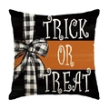 Detail von Halloween-Kissenbezug Trick or Treat mit orange-schwarzem Muster und Schleife - Trick Or Treat Buchstabendruck (DYM356-3)
