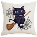 Halloween Kissenbezug aus Leinen mit süßer schwarzer Katze auf Besen und Spinnenweben - Besen und Netz Schwarze Katze Stil (DYM343-12) / 45x45 cm