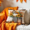 Detail eines Herbst-Kürbis-Kissenbezugs mit Sonnenblumen-Druck auf einem weißen Sofa - Sonnenblume Und Weißer Kürbis (DYM382-1) / 45x45 cm