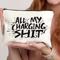 Custodia in tela bianca con stampa nera ALL MY CHARGING SHIT per accessori elettronici - Tema Divertente Ricarica Digitale (THZB14-17)