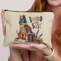 Borsa per cosmetici in tela beige con citazione Booked and Busy e cerniera nera in metallo - Lino Fino / Tema del Libro (THZB18-1)