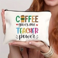 Borsa cosmetica in tela bianca con stampa Coffee Gives Me Teacher Power e cerniera nera - Tema Caffè e Potere dell'Insegnante (THZB14-30)