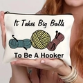Borsa cosmetica in tela bianca con scritta divertente per uncinetto e grafica colorata - Citazioni Umoristiche Uncinetto (THZB14-34)