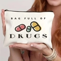 Borsa da trucco in tela con stampa 'BAG FULL OF DRUGS' e motivi di pillole colore crema - Pillole Bag Full of Drugs (THZB14-43)