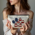 Handheld American flag paw print canvas makeup bag with heart detail and zipper - Beige Stars and Stripes Paw Print Pattern (TSND45-4) / 21.5x15cm