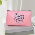 Détail de la trousse de toilette rose en toile avec texte Soeur de Coeur FOREVER - Soeur de Coeur FOREVER (TSND40-3)