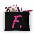 Schwarze Kosmetiktasche aus Segeltuch mit rosa Glitzer-Buchstaben F und Herz-Aufdruck - Rosa Glitzer Buchstabe F (TSND51-F)