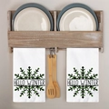 Dettaglio degli strofinacci Hello Winter con fiocchi di neve appesi a un rack in legno - Fiocco di Neve Invernale (MJBT96-1)