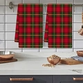 Dettaglio di strofinacci da cucina natalizi a quadri rossi e verdi appesi in una cucina - Stile Tartan Rosso Verde (MJBT91-4) / 40*60cm