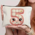 Cute canvas pouch with pink checkered number five character print and black zipper - 21.5x15cm / Pink Number 5 (TSND48-5)