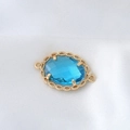 Detaillierte Makroansicht des ovalen blauen Edelsteinanhängers mit goldener Spitzenfassung - Ovaler Strassanhänger Nur (ohne Kette) (NAA02-2)
