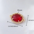 Detailansicht eines roten ovalen Zirkonanhängers mit Wellenrand und Größenmarkierungen - Ovaler Strassanhänger Nur (ohne Kette) (NAA01-1) / 2.2cm x 1.4cm / Rot