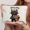Astuccio in tela bianca con stampa di gatto nero e scritta Bloom & Doom chic - Gatto Floreale (TSND71-3)