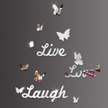 Dettaglio macro di adesivi murali a specchio in acrilico Live Love Laugh con farfalle - Argento