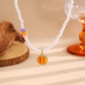 Détail du collier de perles de baseball avec perles colorées et pendentif sport doré - Collier Baseball (11355)