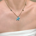 Silberne Perlenkette mit blauem Ballonhund-Anhänger und kleinen Anhängern für Damen - Blauer Ballonhund Rundperlenkette (09 White K 4796)