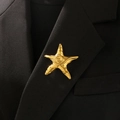 Spilla a stella marina dorata in acciaio inossidabile con trama martellata su revers - Stile Stella Marina Martellata (6219)