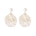 Elegante schelpvormige druppeloorbellen met witte parels en goudkleurige ringen voor dames - KC Goud Schelp Stijl (10314)