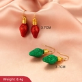 Detailweergave van rode en groene glitterlamp-oorbellen met een lengte van 3,7 cm - Gekleurde Lamp Oorbellen (#6537)