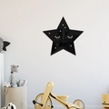Detalle de pegatina de pared estrella espejo negro con cara dormida para cuarto infantil - Negro