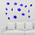 Makro-Detail von königsblauen Acryl-Spiegel-Wandstickern in Blattform an weißer Wand - Blau (JM439)