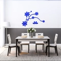 Detalle del adhesivo de pared espejo 3D con flores azules y enredaderas para decoración - Azul