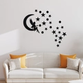 Vue détaillée de stickers muraux fée et lune au-dessus d'un canapé dans un salon moderne - Noir