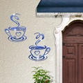 Dettaglio di adesivi murali a specchio in acrilico blu a forma di tazza di caffè con cuore - Blu