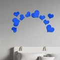 Pegatinas de pared de espejo acrílico con forma de corazón azul sobre una cama de cuarto - Azul