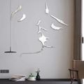 Pegatina de pared de acrílico espejo 3D con una silueta artística romántica de un beso - Plateado
